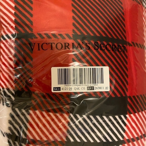 PINK by Victoria Secret Plaid Sherpa Blanket NWT - Picture 2 of 3